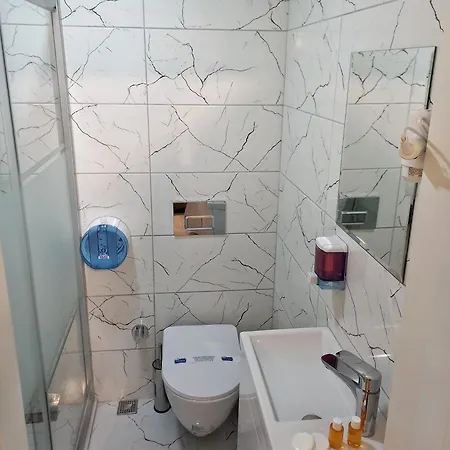 Grandaura Hotel *