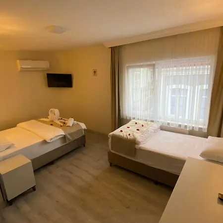 Grandaura Hotel *