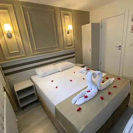 Grandaura Hotel *