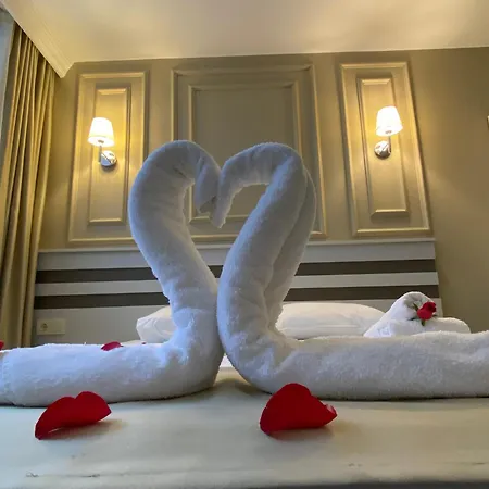Grandaura Hotel *