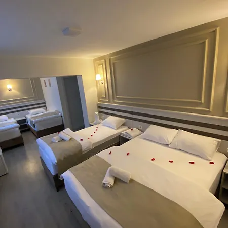 Grandaura Hotel *