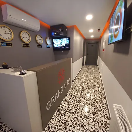 Grandaura Hotel *