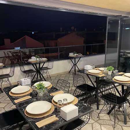 Grandaura Hotel *