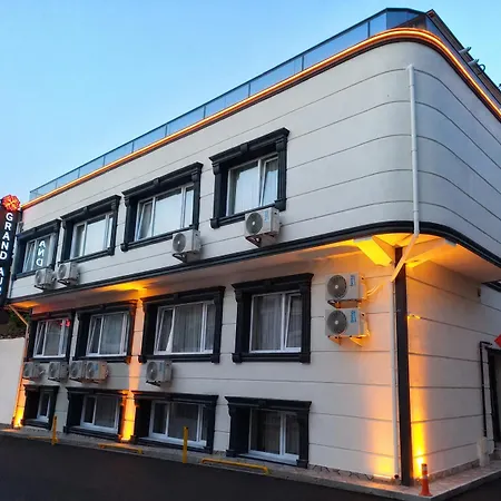 Grandaura Hotel