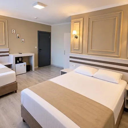Grandaura Hotel *